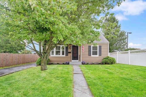 6 Brainard Rd, Enfield CT 06082-1939 exterior