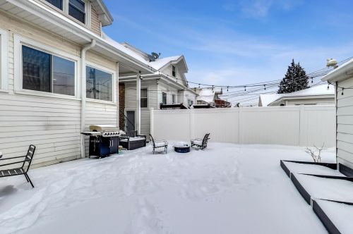 5327 Oakdale Ave, Chicago IL 60657-8139 exterior