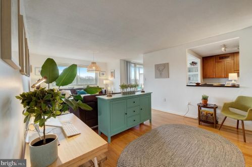 7333 New Hampshire Ave, Silver Spring MD  20912-6958 exterior