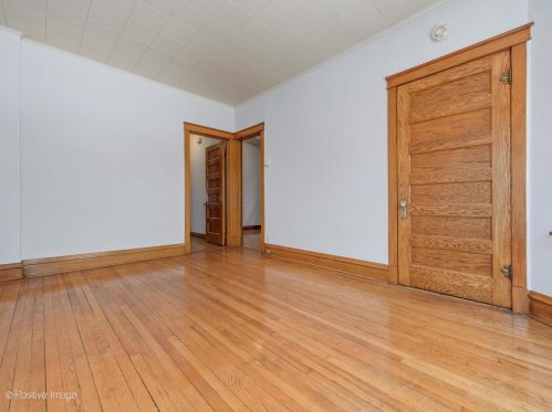 2008 Addison St, Chicago IL 60618-6102 exterior