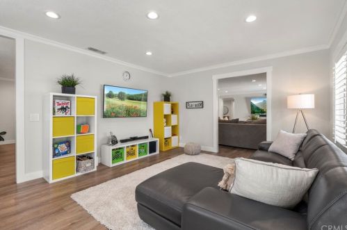 743 El Mirador Dr, Fullerton CA 92835-1820 exterior