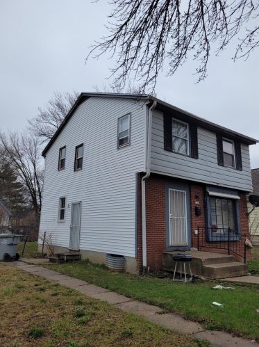 5240 38th St, Milwaukee, WI 53209-4767