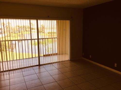 1533 Royal Green Cir, Fort Pierce FL 34952-4628 exterior