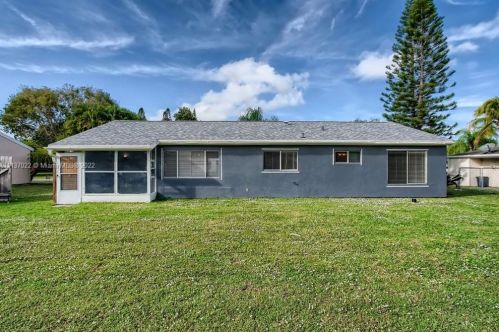 2029 Hideaway Cir, Fort Pierce FL 34952-4801 exterior