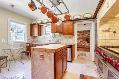 2703 Pointe Tremble Rd, Algonac MI 48001-4255 exterior