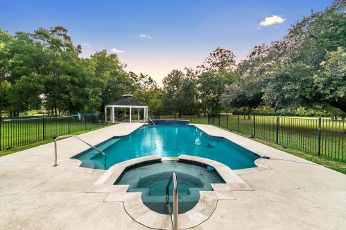 32731 Westminster Dr, Fulshear TX 77441-4098 exterior