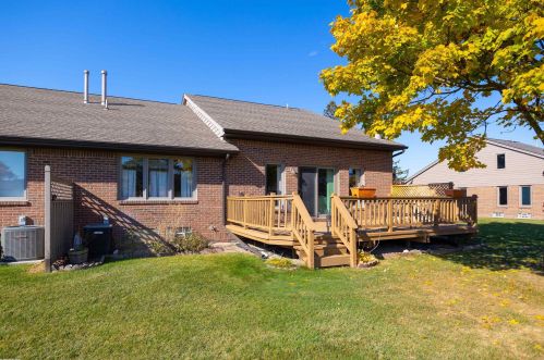 45985 Mdw Cir, Macomb Township MI 48044-3936 exterior