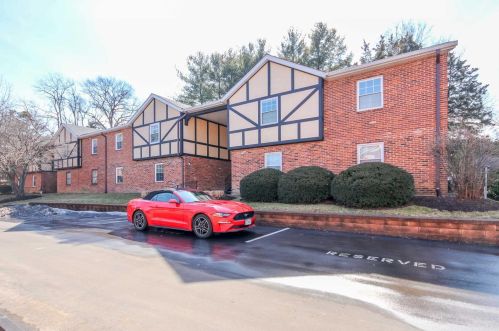 1046 Cedargate Dr, Saint Louis, MO 63122-2427