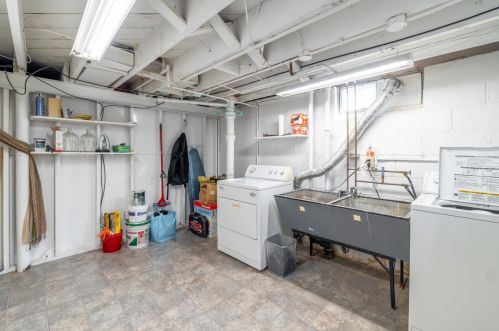 3758 5 Pl, Milwaukee WI 53204-3906 exterior