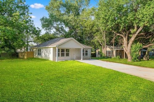 305 Shepherd St, Denison TX  75021-4839 exterior