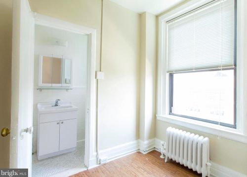 1229 Chestnut St, Philadelphia PA 19107-4140 exterior