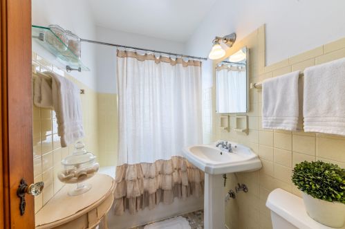 2722 Lefeber Ave, Milwaukee WI 53210-1140 exterior