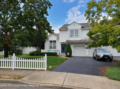 21 Baytree Cir, Middletown, NJ 07748-5105