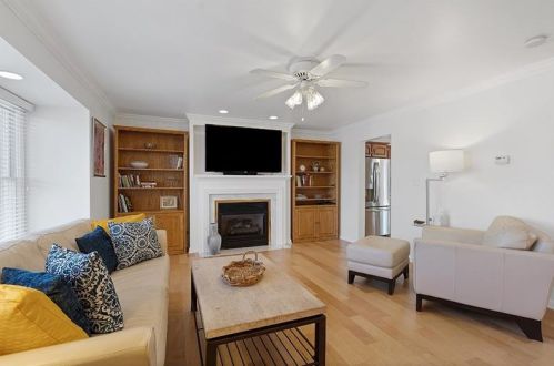 241 Augusta St, Pittsburgh, PA 15211-1103