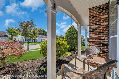 8 Gladstone Ave, Lakehurst NJ 08759-6625 exterior