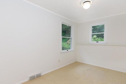 43 Heather Ln, Wilton CT 06897-4129 exterior