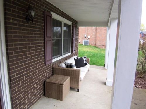 2242 Clairmont Dr, Pittsburgh PA  15241-3210 exterior