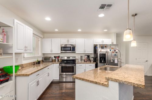 3242 Emile Zola Ave, Phoenix AZ 85032-6331 exterior