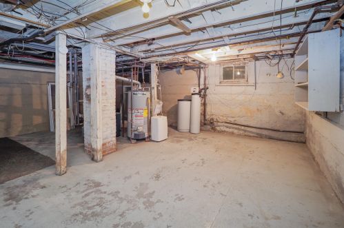 1820 Oakland Dr, Kalamazoo MI 49008-1805 exterior