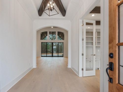 15664 Connie Ln, Montgomery, TX 77316-9440