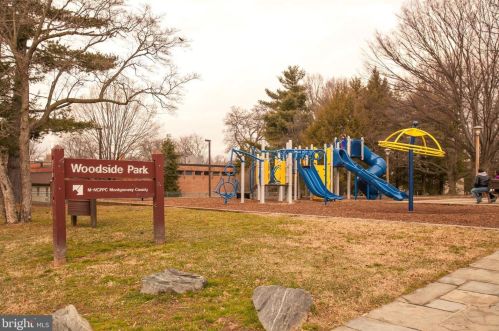 1524 Red Oak Dr, Silver Spring MD 20910-1549 exterior