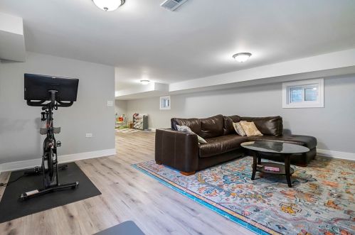 4310 Bernard St, Chicago IL 60618-1109 exterior