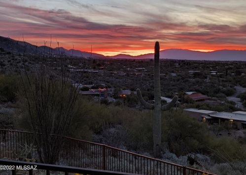 6822 Table Mtn Rd, Tucson AZ 85718-1328 exterior