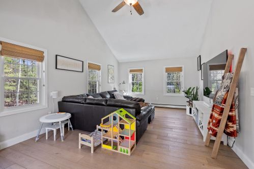 5 Spillway Ln, Concord NH 03301-8303 exterior