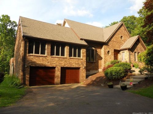 78 Blue Hills Rd, North Haven, CT 06473-1001