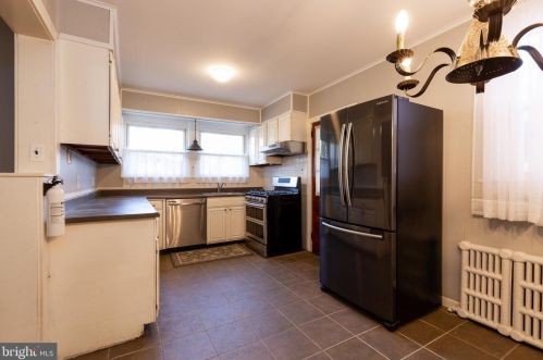 31 Chestnut Ave, Camden NJ 08107-2207 exterior