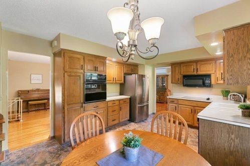 720 County Rd B, Saint Paul MN 55117-1804 exterior