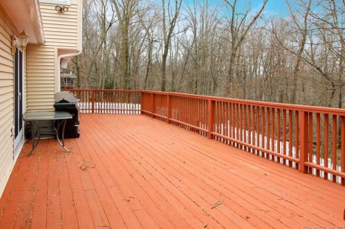 7 Huckleberry Dr, Norwalk CT 06850-1703 exterior