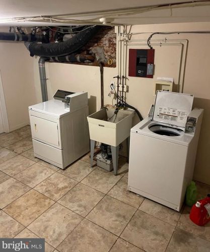 1508 Green St, Philadelphia PA  19130-4014 exterior