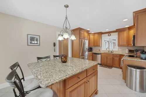 40 Cox Ave, Armonk NY 10504-2016 exterior