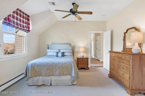 15 Sunny Ridge Dr, Red Bank NJ exterior