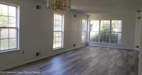 604 Bedford Ln, Lakehurst, NJ 08759-4646