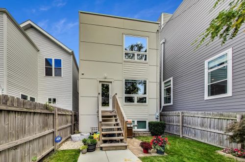 2100 Bingham St, Chicago IL 60647-4033 exterior