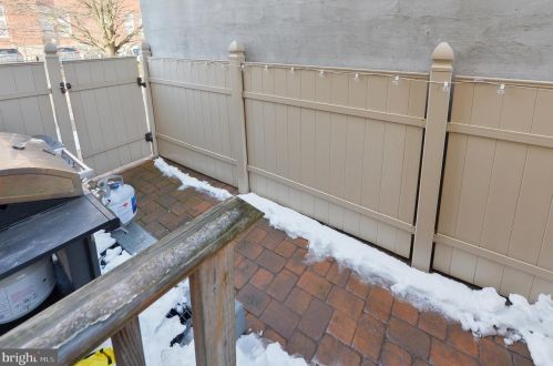 2307 Carpenter St, Philadelphia PA 19146-2516 exterior