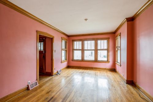 3705 61st St, Chicago, IL 60629-3923