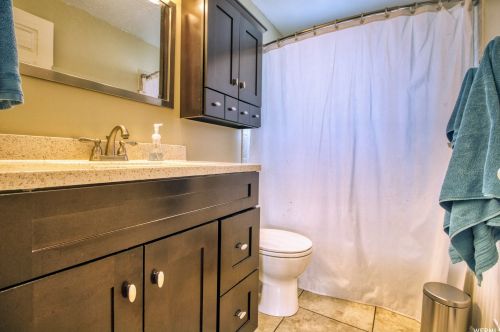 3728 Atmore Rd, Taylorsville UT 84084-1401 exterior