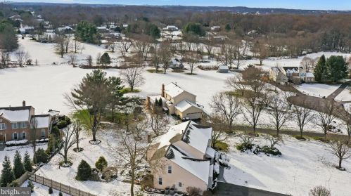 19840 Meredith Dr, Rockville MD 20855-2426 exterior