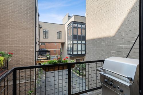 1701 Diversey Pkwy, Chicago IL 60614-1010 exterior