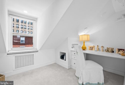 310 16th St, Philadelphia PA  19102-4907 exterior