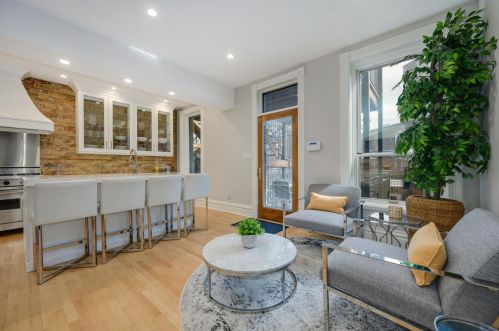 619 Belden Ave, Chicago IL 60614-3305 exterior