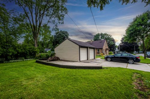 4088 Glenway St, Milwaukee WI 53222-1115 exterior