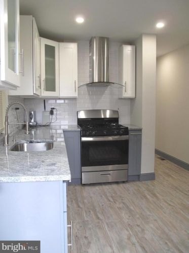 2414 13 St, Philadelphia PA 19133-1128 exterior