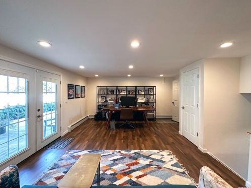 4 Cutchogue Ln, Commack NY  11725-4207 exterior