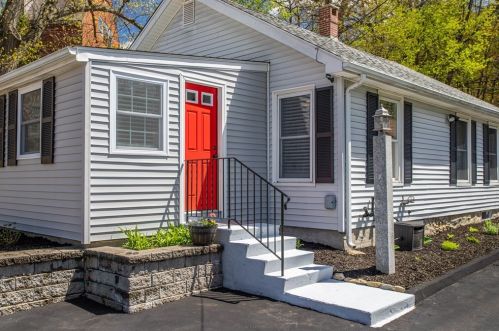 20 Candlewood St, Worcester, MA 01602-2804