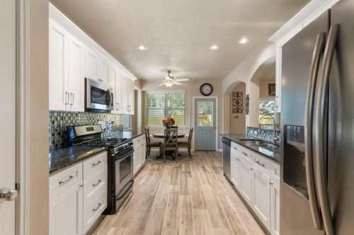 10 Misty Dawn Dr, Conroe TX 77385-3650 exterior