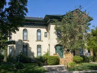 1237 Cass St, Milwaukee WI  53202-6805 exterior